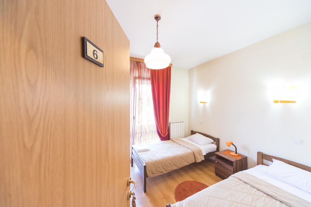Hotel Piramida Подгориця Екстер'єр фото